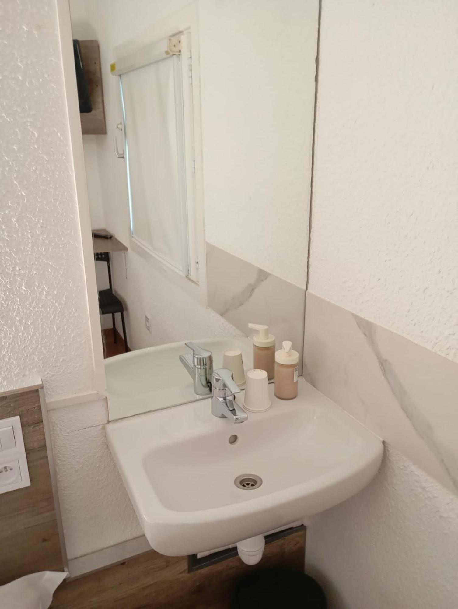 Hotel Thania Frontignan Buitenkant foto