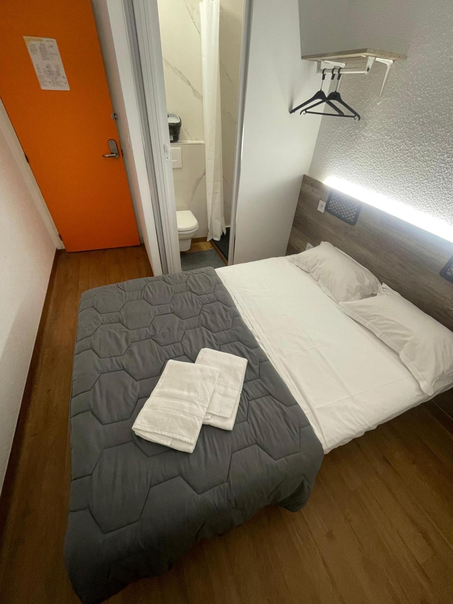 Hotel Thania Frontignan Buitenkant foto